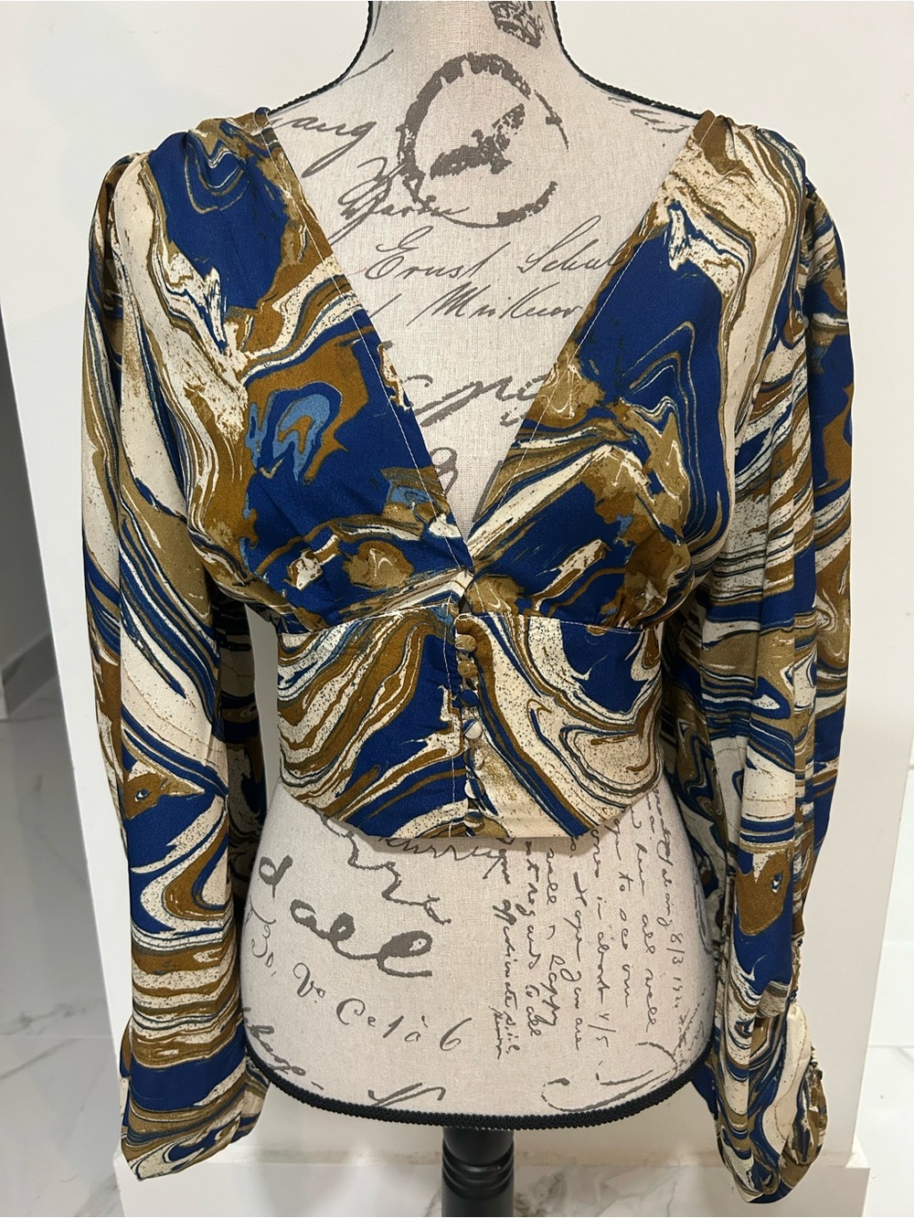 Love By Design Blue, Tan & Cream Twist-Front Crop Top Long Puffy Sleeve Swirl